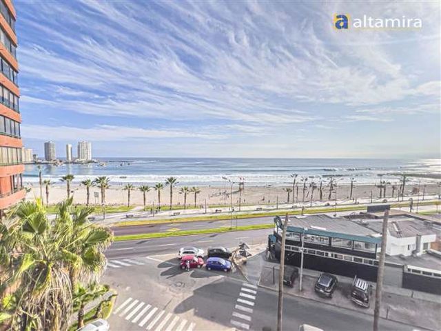 DEPARTAMENTO Edificio Ventana Al Mar piso 7 (2 estacionamientos) - frente a Playa Cavancha