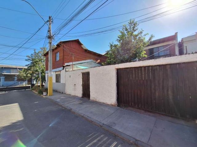 Venta casa 3d 1b entrada auto La Granja (81325)