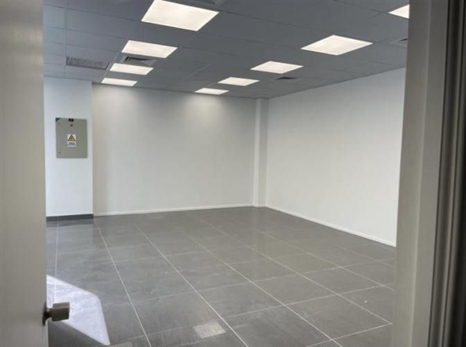 LOCAL COMERCIAL Cerca De Parque Bustamenete