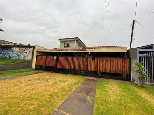 CASA MATEO Y ZAMBRANO Se Vende Casa 4 Dormitoros 3 Baños 3 Estacionamientos Quincho y Patio