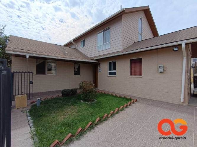 LUMINOSA Y COMODA CASA DE DOS PISOS  (82269)