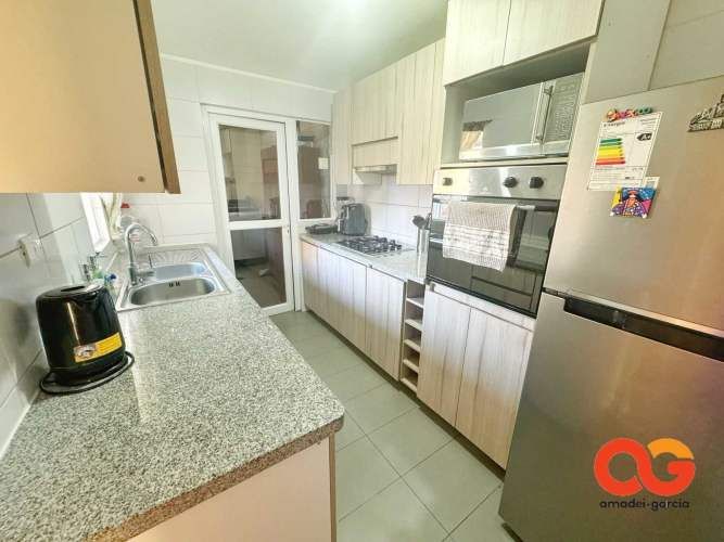 LUMINOSA Y COMODA CASA DE DOS PISOS  (82269)