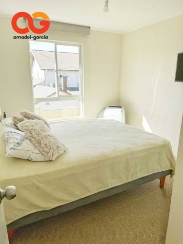 LUMINOSA Y COMODA CASA DE DOS PISOS  (82269)