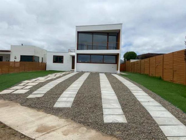 CASA Casa, NUEVA, en Condominio de Mantagua