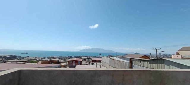 Se vende casa 7h 2b en Liceo Industrial. (82536)