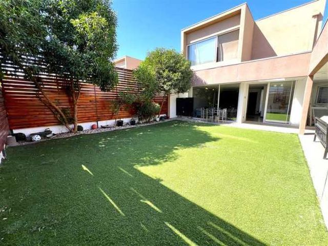 CASA Las Compuertas // Av. Sta. Heminia