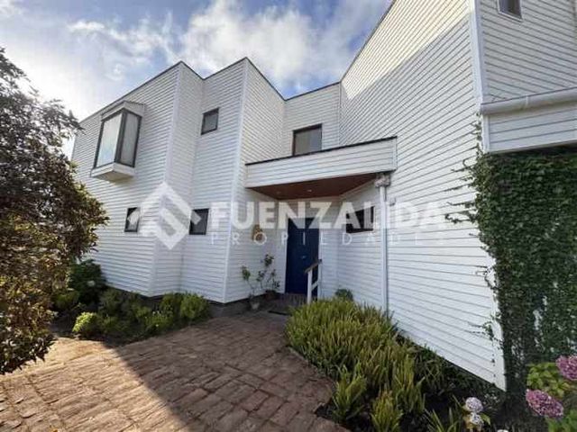 CASA Plaza los Quillayes