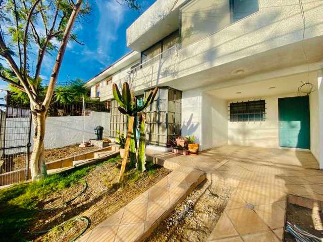 HERMOSA CASA 2 PLANTAS / CALLE RUBEN DONOSO SECTOR SUR