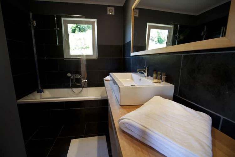 PARCELA INVERSIONISTAS! Lodge funcionando a 5 min del centro de Pucón.