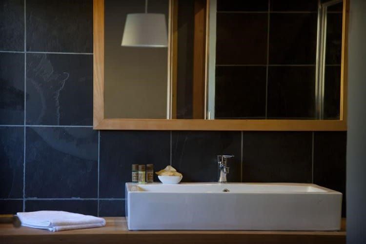 PARCELA INVERSIONISTAS! Lodge funcionando a 5 min del centro de Pucón.