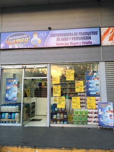 Vendedora atencion de local