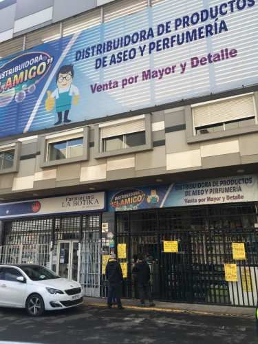 Vendedora atencion de local