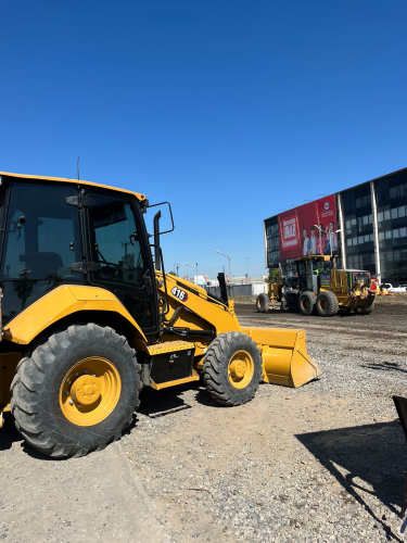 Arriendo de Retroexcavadora - Movimiento de tierra