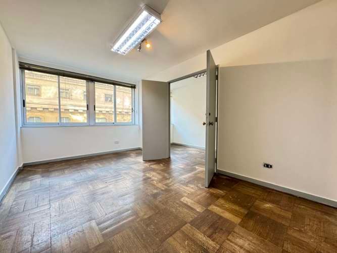 Amplia Oficina corazón De Santiago, hiperconectada