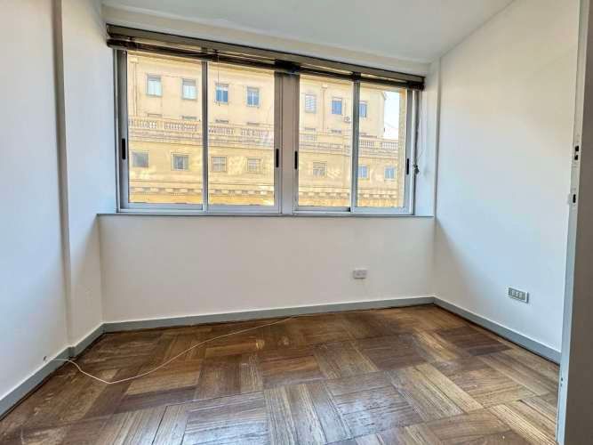 Amplia Oficina corazón De Santiago, hiperconectada