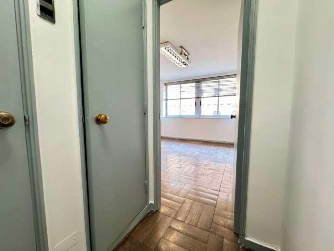 Amplia Oficina corazón De Santiago, hiperconectada