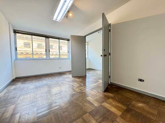 Amplia Oficina corazón De Santiago, hiperconectada