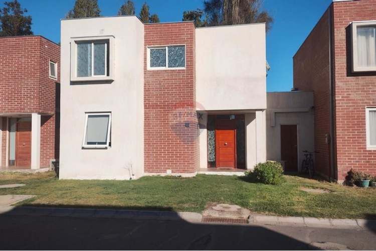 Hermosa casa en venta isla de maipo