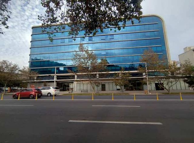 SE VENDE OFICINA AMOBLADA/ METRO MANUEL MONTT