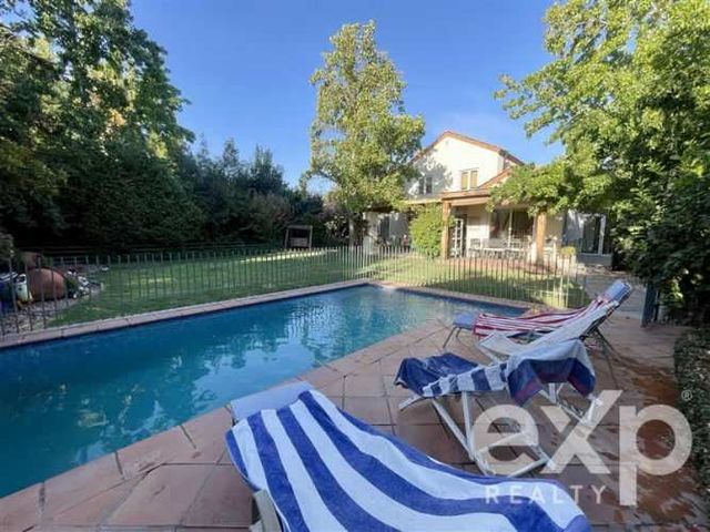 CASA Piedra Roja, colina