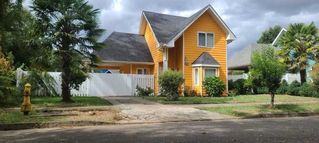 ACOGEDORA CASA TIPO CANADIENSE – CIUDAD PRIMAVERA