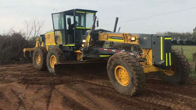 Motoniveladora Komatsu GD 725