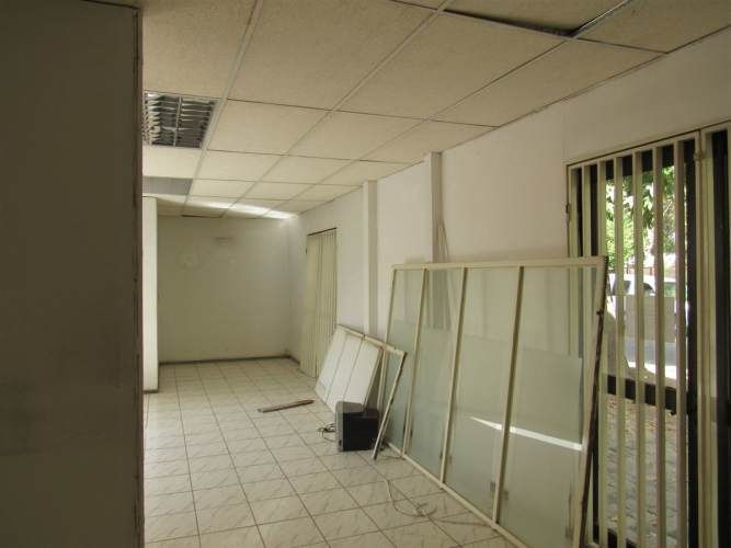 LOCAL COMERCIAL AVENIDA BERNARDO 0