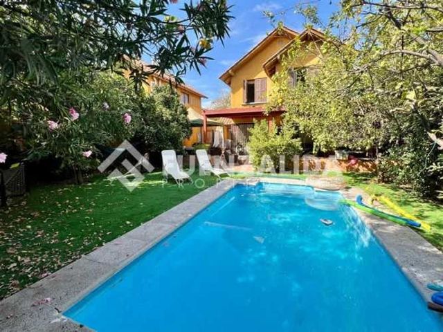 CASA Av Consistorial / Francisco Otta