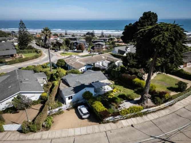 FOCOLARE PROPIEDADES VENDE HERMOSA CASA