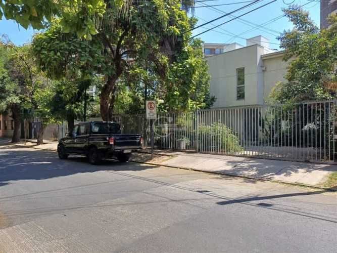 CASA Metro Plaza Egaña