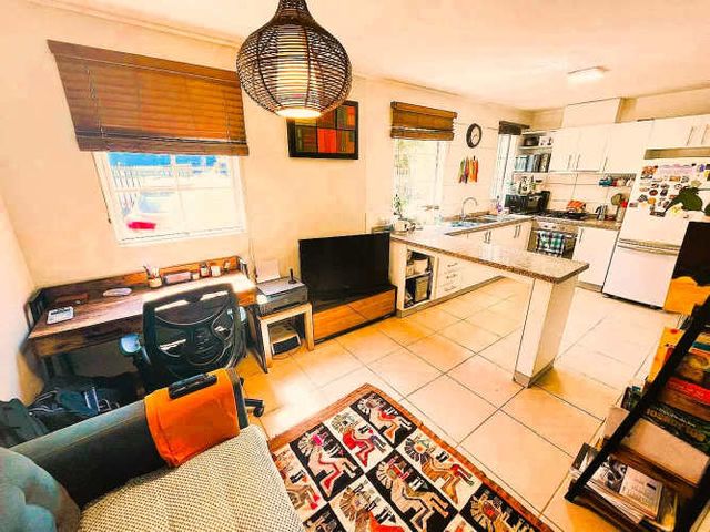 HERMOSA CASA, PERIMETRAL DE CONDOMINIO EN HUECHURABA