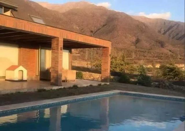 Hermosa casa en Peñalolén, Condominio Portezuelo