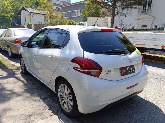PEUGEOT 208 2020