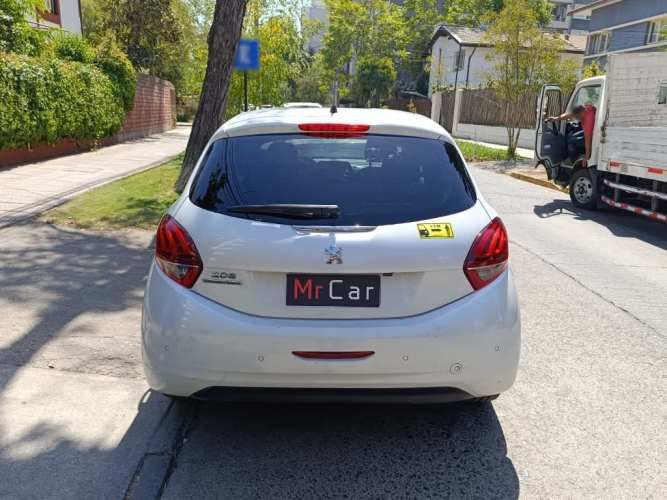 PEUGEOT 208 2020