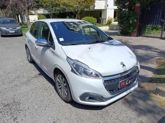 PEUGEOT 208 2020