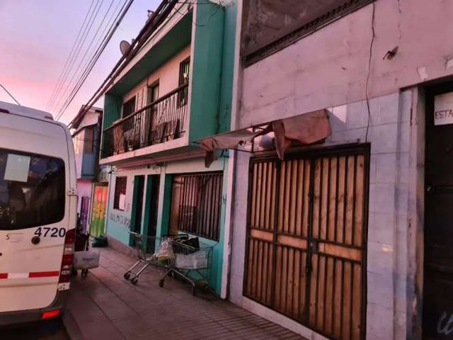 Casa central, Calle Uribe