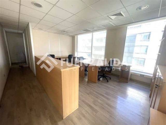 OFICINA Padre Mariano / Providencia