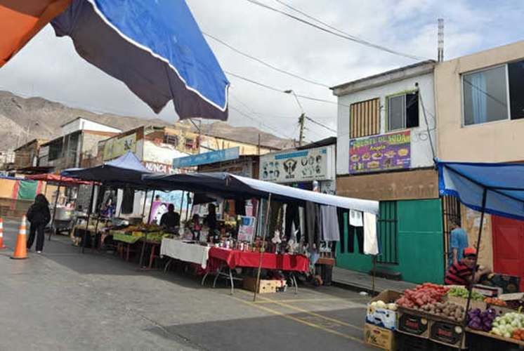 Se Vende Casa En Plena Feria De Las Pulgas Con 4 Locales