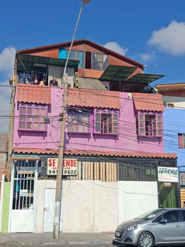Se vende casa, ubicada en calle Bandera en plena avenida, sector centro norte.