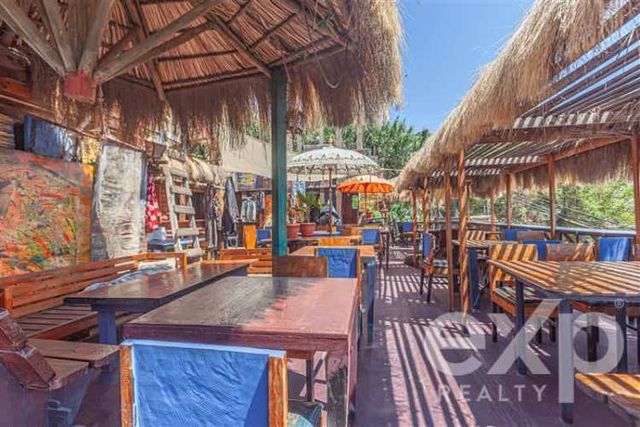 LOCAL COMERCIAL Caleta Higuerillas