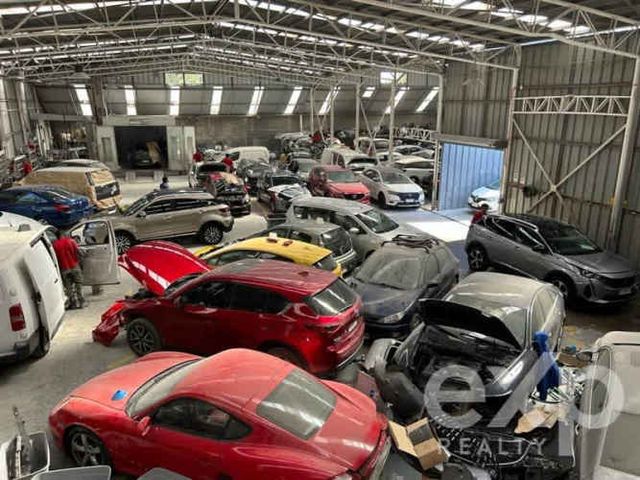 INDUSTRIAL Avda. El Salto