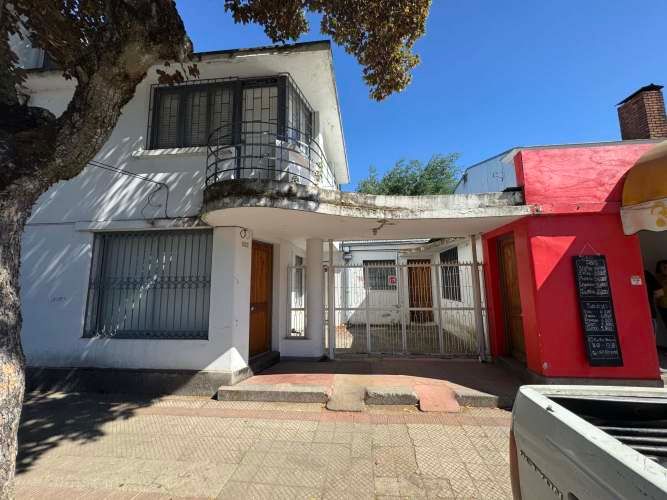 Casa 2 pisos a 2 cuadras plaza de Armas de Chillán