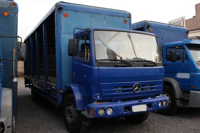 CAMION MERCEDES 1418 AÑO 2005 PLANO ATRIL BEBIDAS