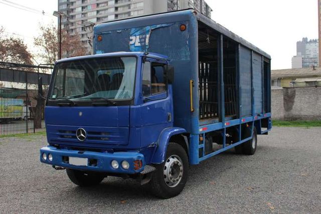 Camion Mercedes 1315 año 2006 Plano atril bebidas