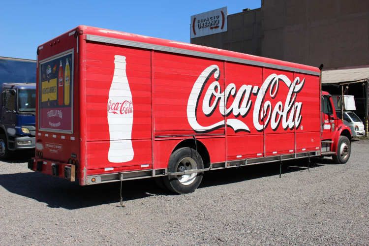 Camion Freightliner m2 106 año 2010 Carroceria Bebidas