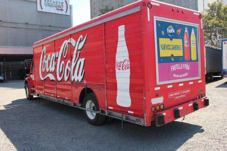 Camion Freightliner m2 106 año 2010 Carroceria Bebidas