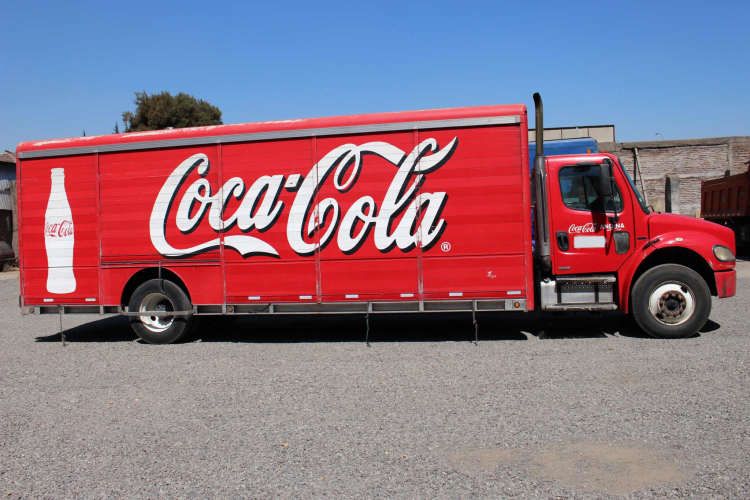 Camion Freightliner m2 106 año 2010 Carroceria Bebidas