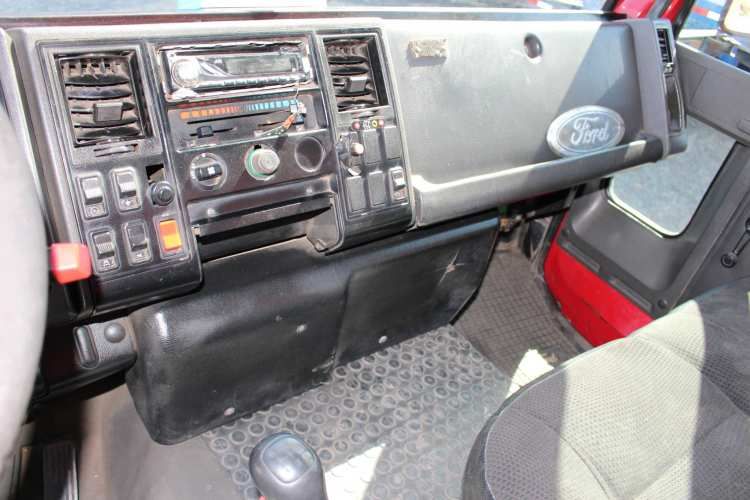 Camion Ford Cargo 1317 E año 2008 Plano con Cortinas