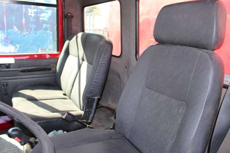 Camion Ford Cargo 1317 E año 2008 Plano con Cortinas