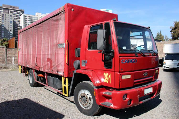 Camion Ford Cargo 1317 E año 2008 Plano con Cortinas